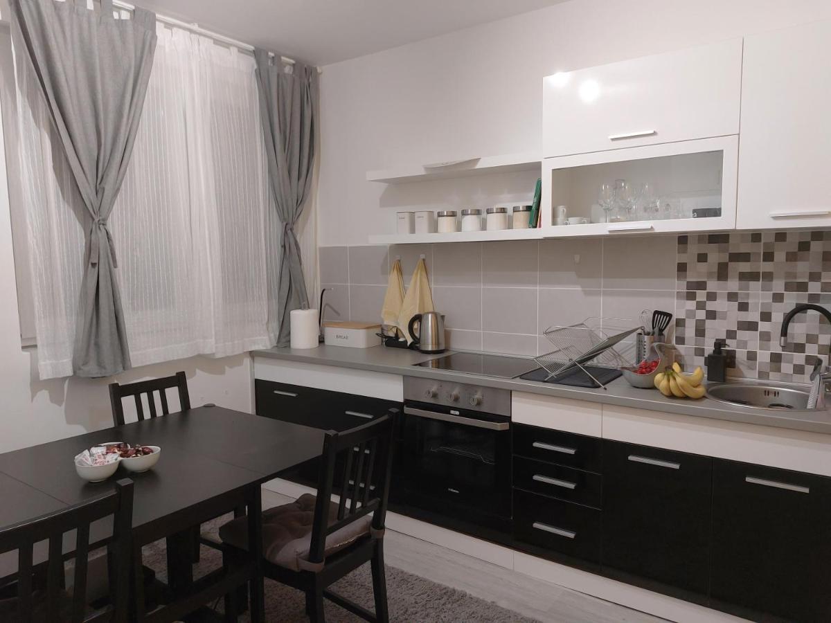 Apartman Pletisanak กอร์นีย์มิลาโนวัซ ภายนอก รูปภาพ
